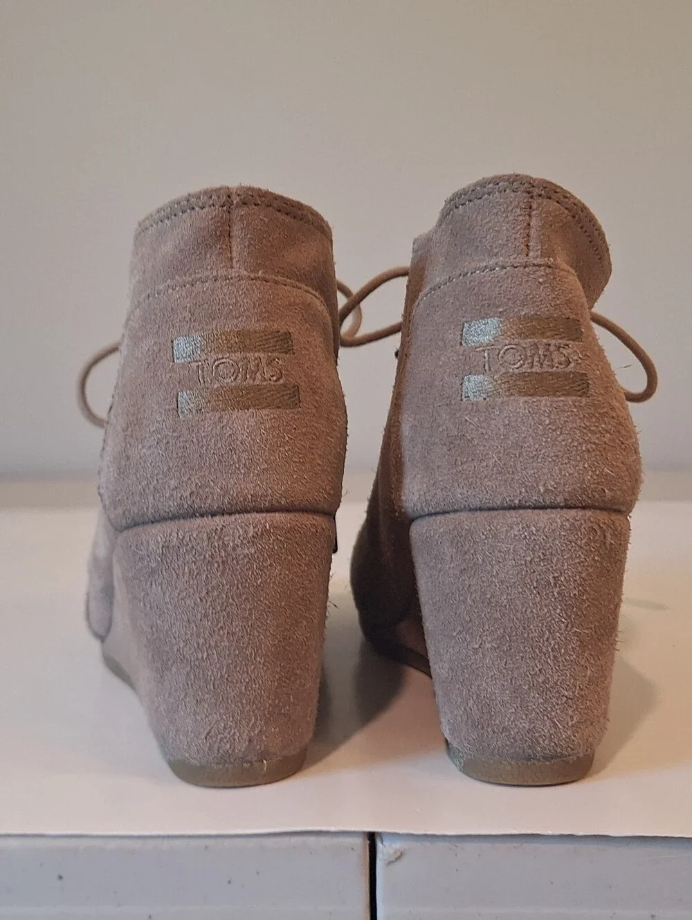 Toms Desert Wedge Taupe Suede Booties Size 8